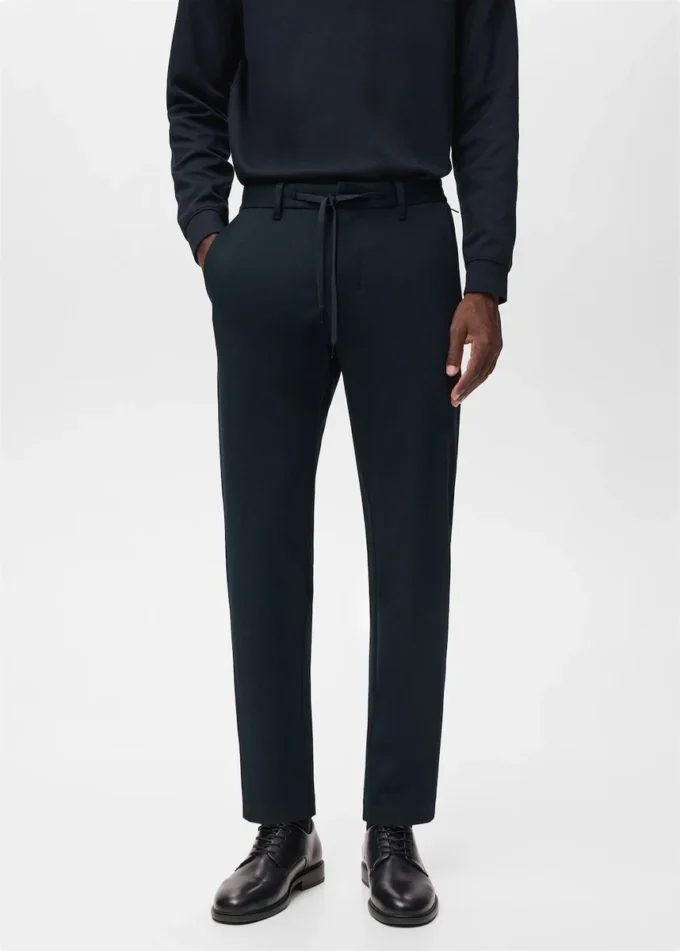 Elastyczne spodnie o dopasowanym kroju z sznurkiem