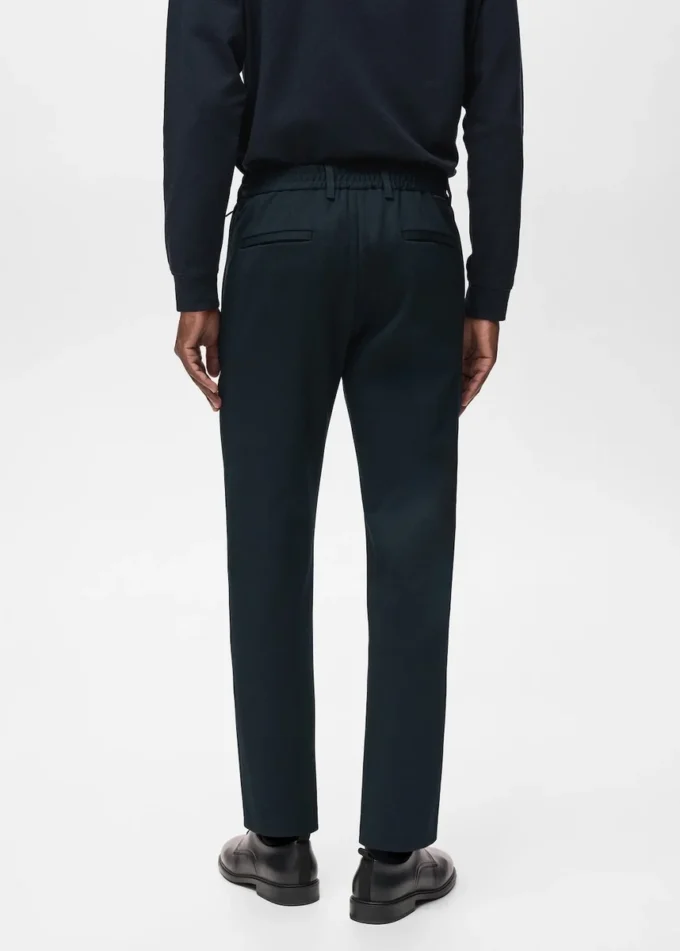 Elastyczne spodnie o dopasowanym kroju z sznurkiem