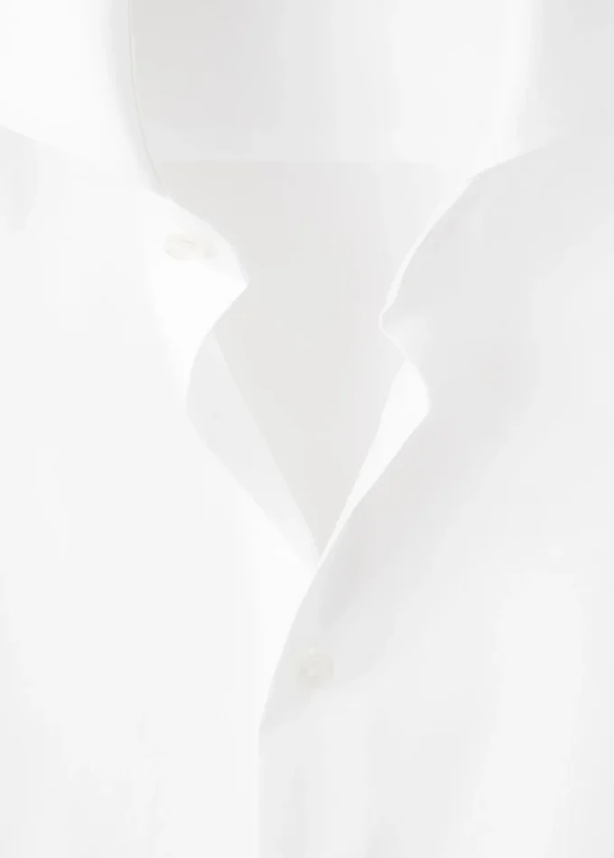 Garnitur z tkaniny skośnej o dopasowanym kroju z mankietami koszulowymi Garnitur z tkaniny skośnej o dopasowanym kroju z mankietami koszulowymi