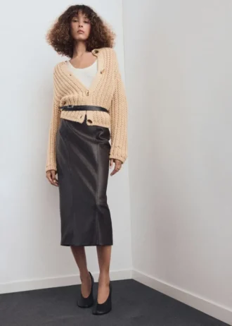 Gruby sweter z guzikami o efektownym wyglądzie Gruby sweter z guzikami o efektownym wyglądzie