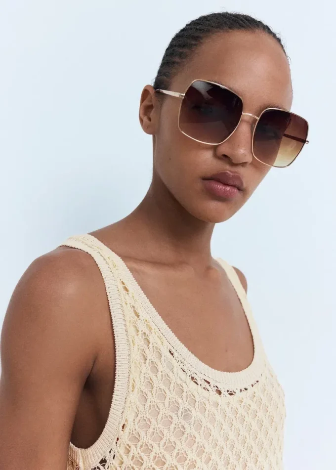 Haftowana bluzka z ramiączkami Haftowana bluzka z ramiączkami