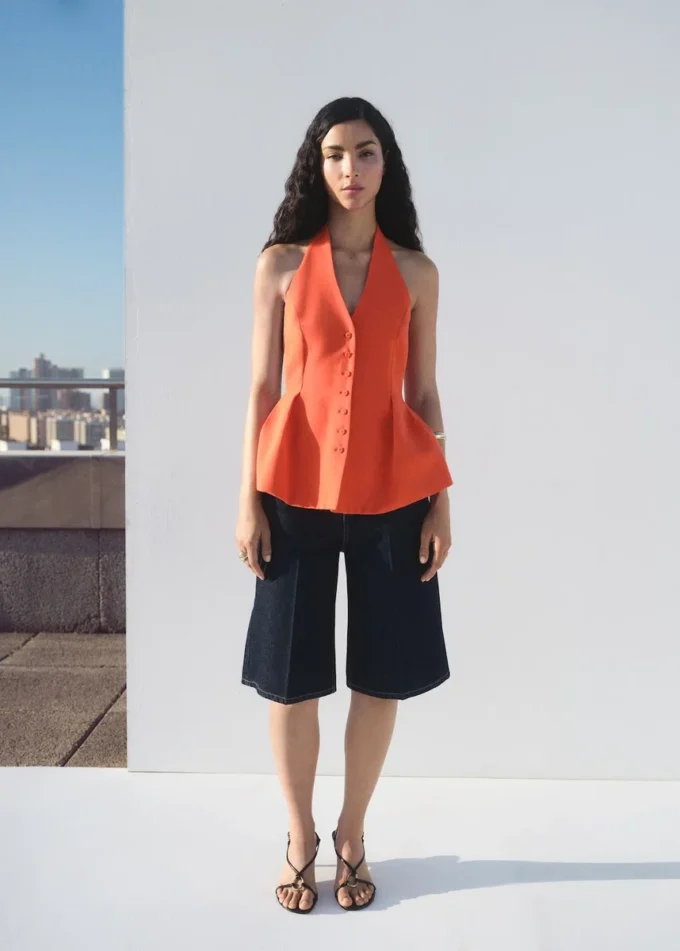 Kamizelka z wiązaniem na szyi i falbaną Kamizelka z wiązaniem na szyi i falbaną