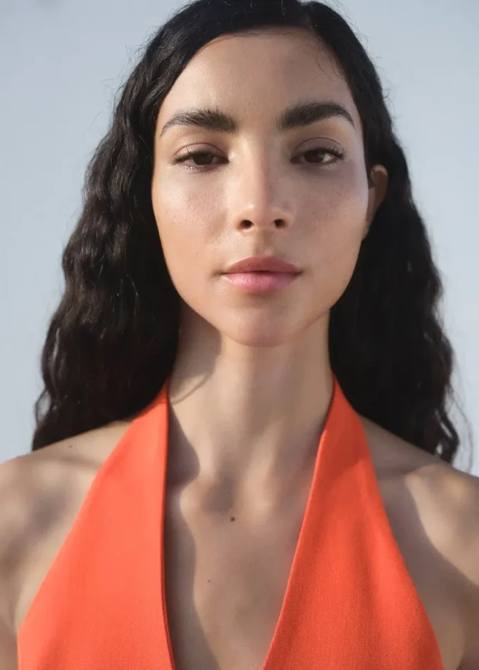 Kamizelka z wiązaniem na szyi i falbaną Kamizelka z wiązaniem na szyi i falbaną