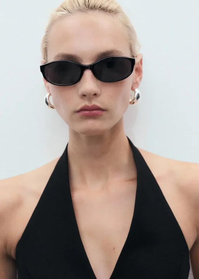 Kamizelka z wiązaniem na szyi i falbaną Kamizelka z wiązaniem na szyi i falbaną