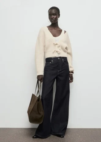 Kardigan z dekoltem w szpic i kokardkami Kardigan z dekoltem w szpic i kokardkami