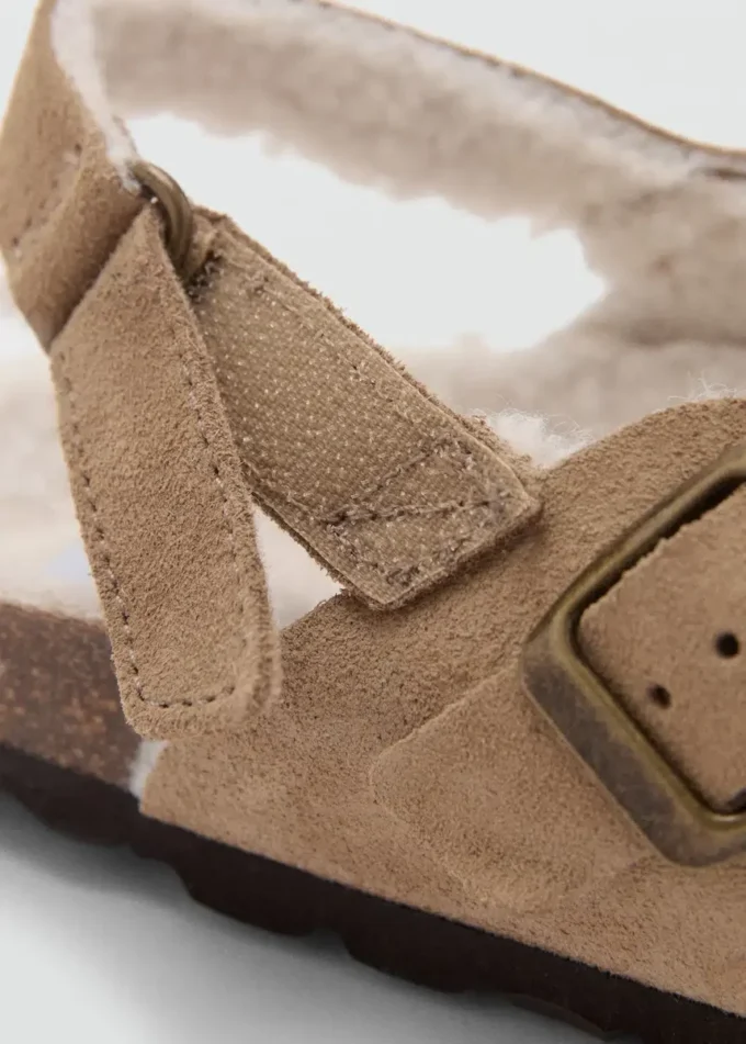 Klapki z owczej skóry z podszewką imitującą futro Klapki z owczej skóry z podszewką imitującą futro