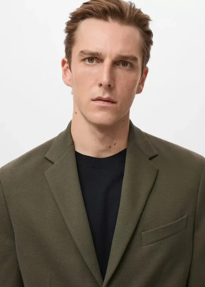 Klasyczna marynarka z bawełny o dopasowanym kroju Klasyczna marynarka z bawełny o dopasowanym kroju