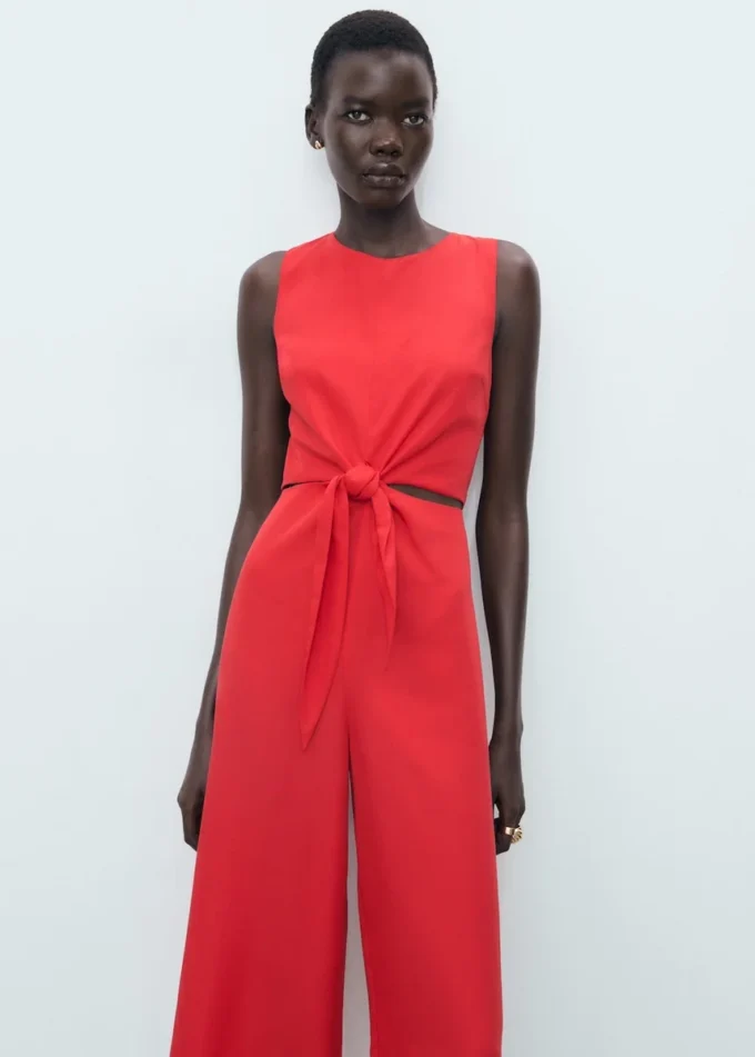 Kombinezon z lyocellu z wycięciami i wiązaniem Kombinezon z lyocellu z wycięciami i wiązaniem