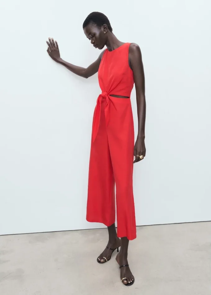 Kombinezon z lyocellu z wycięciami i wiązaniem Kombinezon z lyocellu z wycięciami i wiązaniem