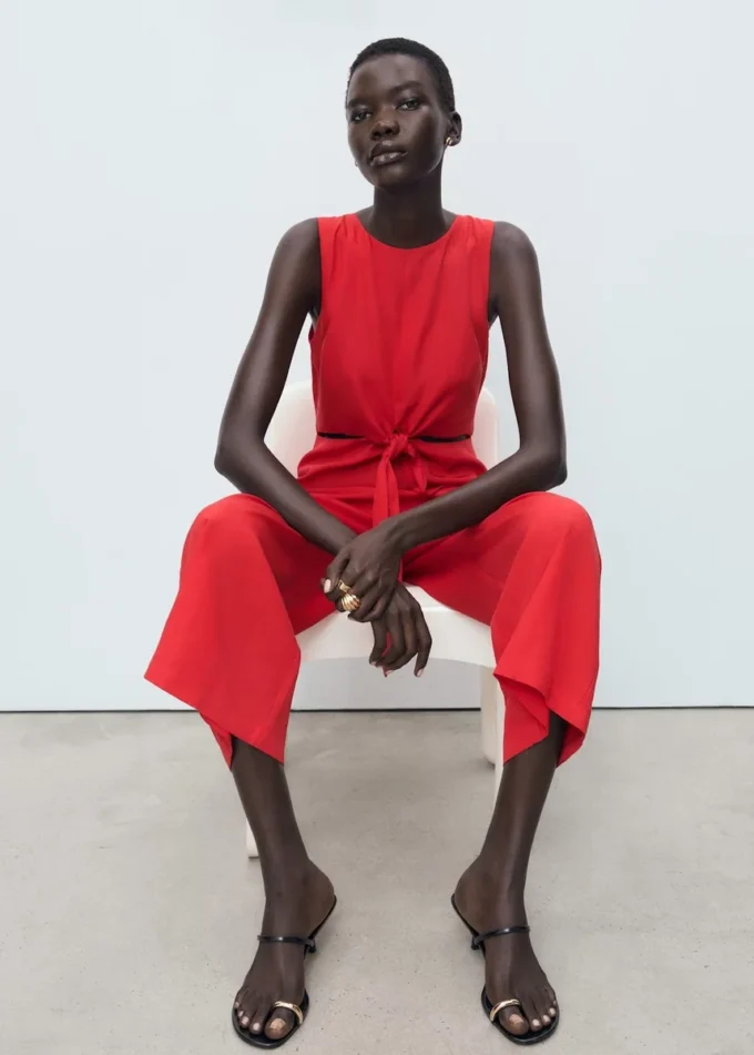 Kombinezon z lyocellu z wycięciami i wiązaniem Kombinezon z lyocellu z wycięciami i wiązaniem