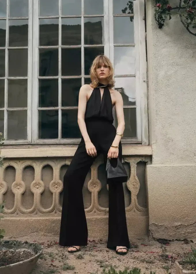 Kombinezon z wiązaniem na szyi i szalikiem Kombinezon z wiązaniem na szyi i szalikiem