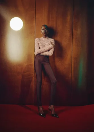 Koronkowa koszulka z golfem