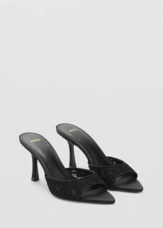 Koronkowe sandały na obcasie