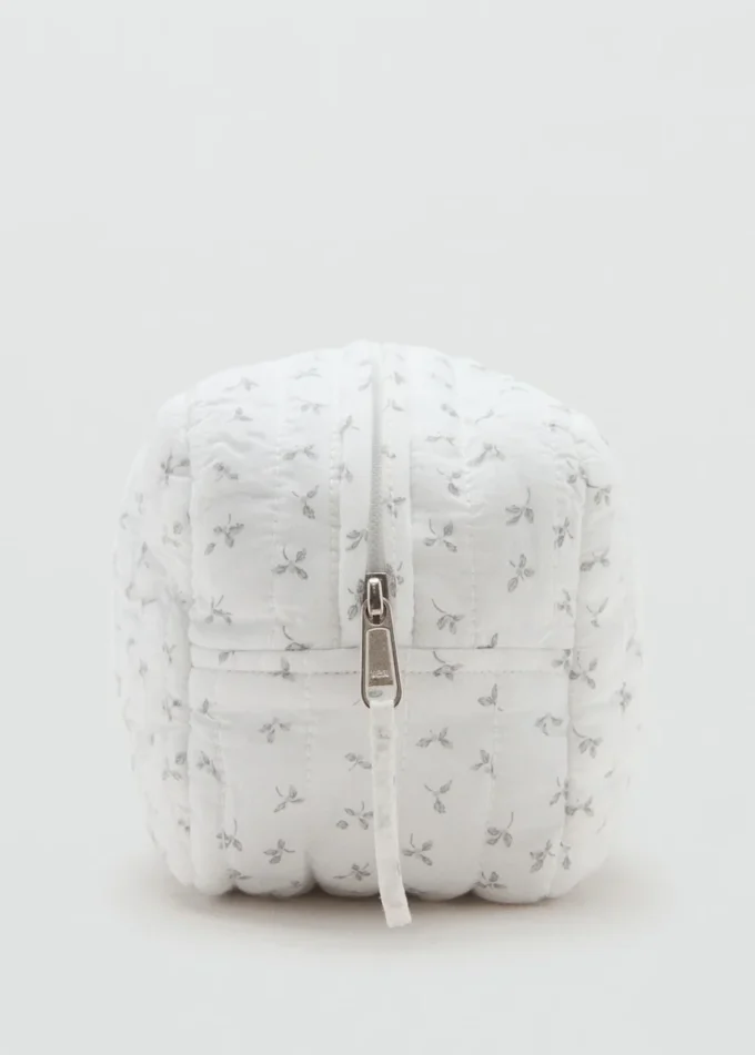 Kosmetyczka w kwiatowy wzór Kosmetyczka w kwiatowy wzór