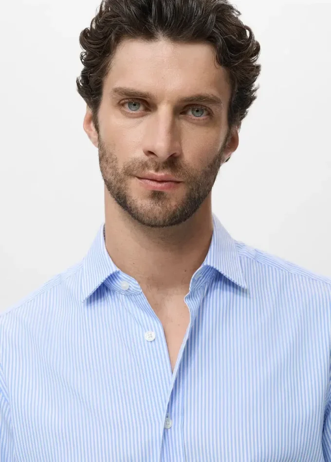 Koszula bawełniana w paski o regularnym kroju Koszula bawełniana w paski o regularnym kroju