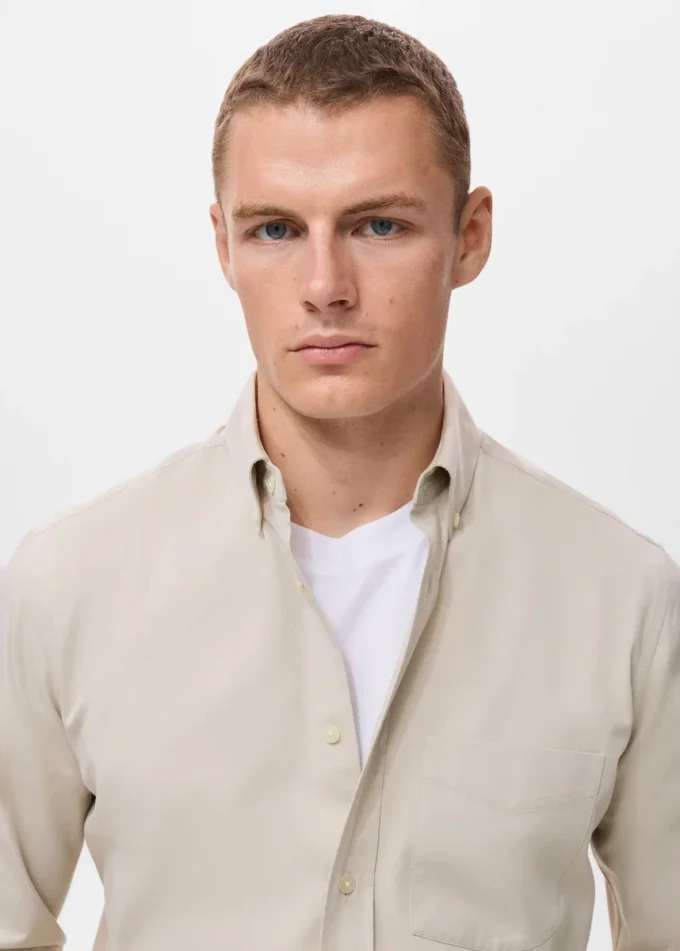 Koszula z kieszenią o regularnym kroju, 100% bawełna MANGO USA Koszula z kieszenią o regularnym kroju, 100% bawełna MANGO USA