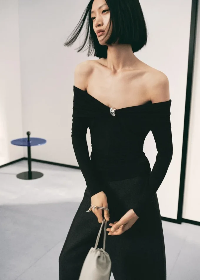 Koszulka bez ramiączek z metalicznymi detalami Koszulka bez ramiączek z metalicznymi detalami