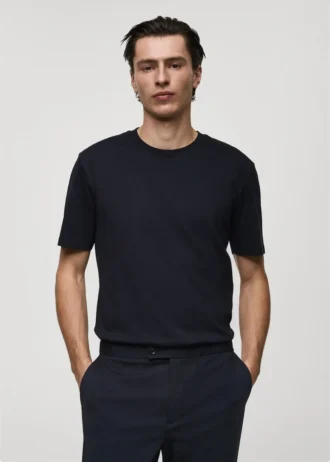 Koszulka o średniej gramaturze i regularnym kroju Koszulka o średniej gramaturze i regularnym kroju