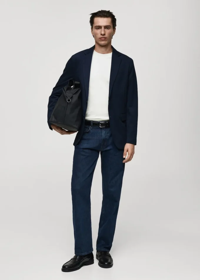 Koszulka o średniej gramaturze i regularnym kroju Koszulka o średniej gramaturze i regularnym kroju