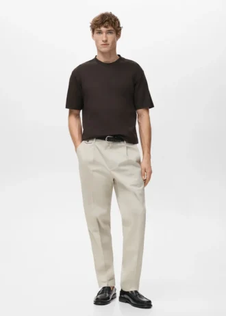 Koszulka o średniej gramaturze i regularnym kroju