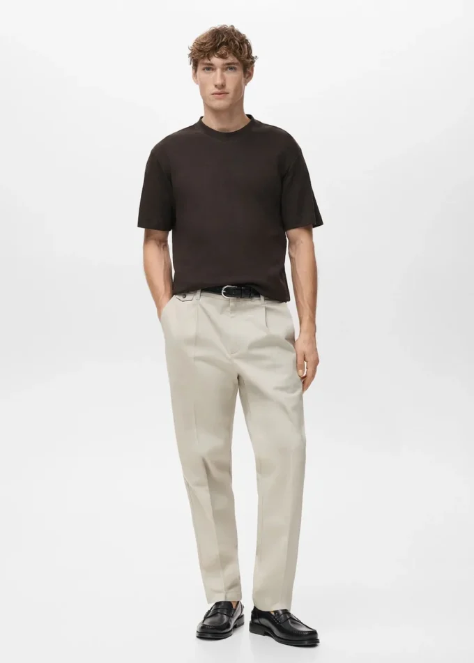 Koszulka o średniej gramaturze i regularnym kroju Koszulka o średniej gramaturze i regularnym kroju