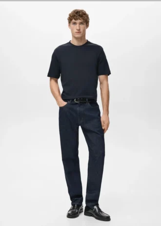 Koszulka o średniej gramaturze i regularnym kroju