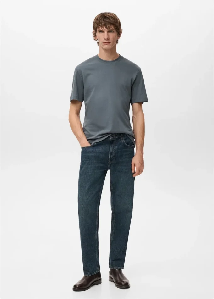 Koszulka o średniej gramaturze i regularnym kroju Koszulka o średniej gramaturze i regularnym kroju