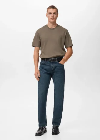 Koszulka o średniej gramaturze i regularnym kroju Koszulka o średniej gramaturze i regularnym kroju