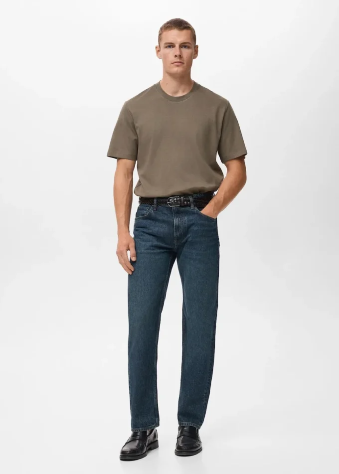 Koszulka o średniej gramaturze i regularnym kroju Koszulka o średniej gramaturze i regularnym kroju