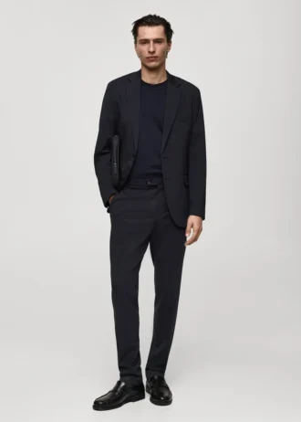 Koszulka o średniej gramaturze i regularnym kroju Koszulka o średniej gramaturze i regularnym kroju