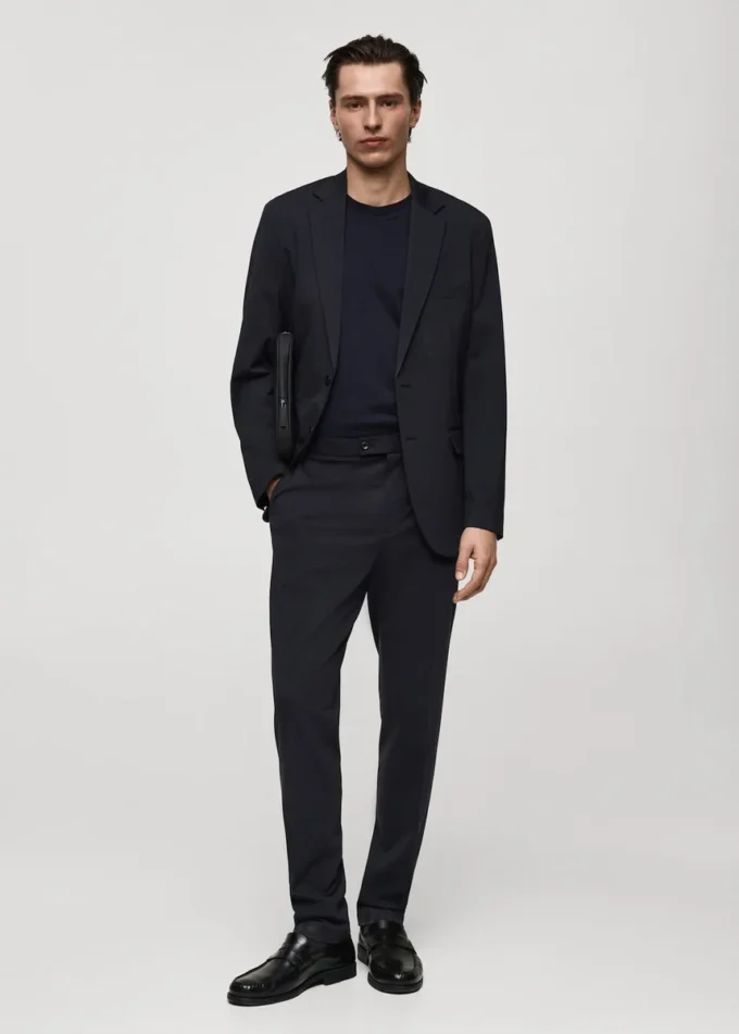 Koszulka o średniej gramaturze i regularnym kroju Koszulka o średniej gramaturze i regularnym kroju