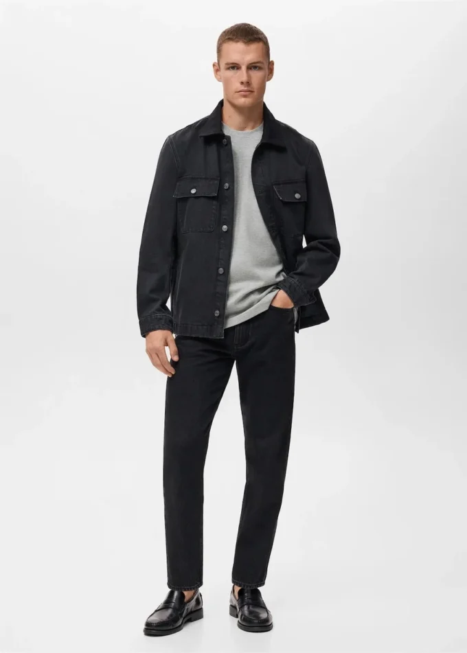 Koszulka o średniej gramaturze i regularnym kroju Koszulka o średniej gramaturze i regularnym kroju