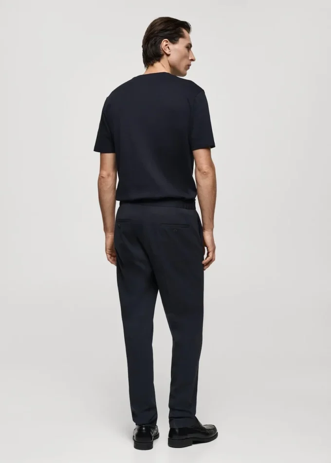 Koszulka o średniej gramaturze i regularnym kroju Koszulka o średniej gramaturze i regularnym kroju