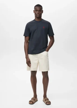 Koszulka wykonana w 100% z bawełny z haftowanym detalem