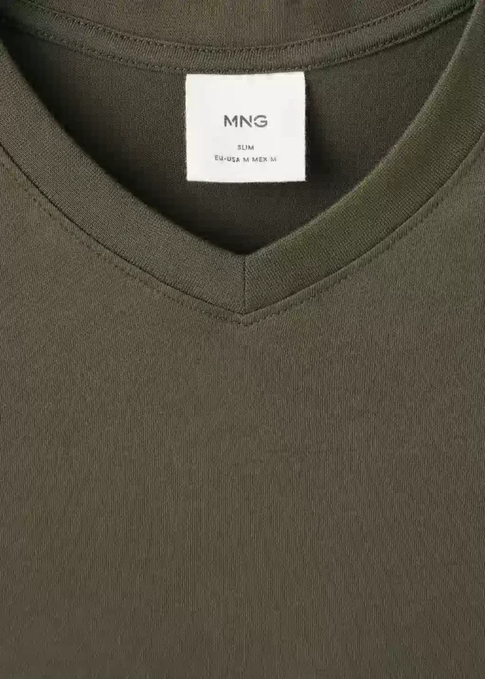 Koszulka z dekoltem w serek, 100% bawełna, dopasowany krój Koszulka z dekoltem w serek, 100% bawełna, dopasowany krój