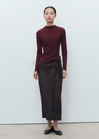 Koszulka z falistymi brzegami