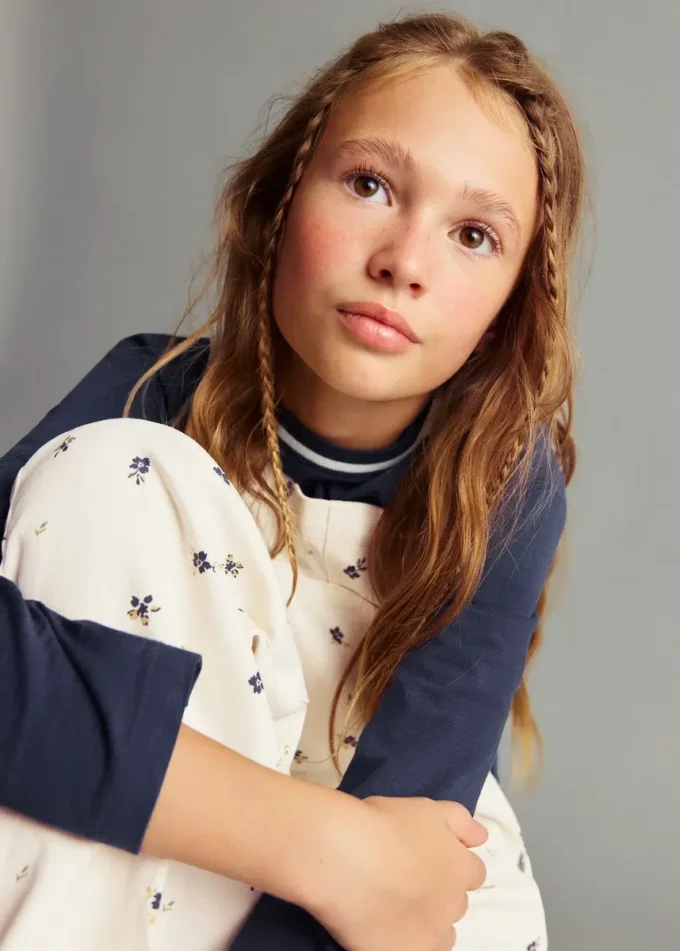 Koszulka z kontrastowym dekoltem Koszulka z kontrastowym dekoltem