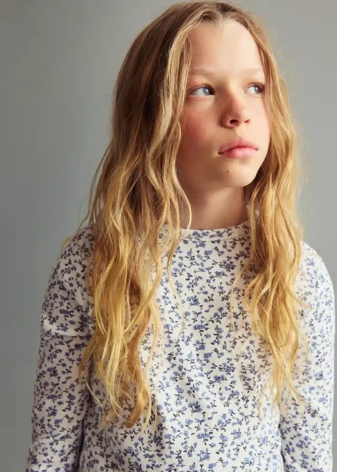 Koszulka z kwiatowym nadrukiem Koszulka z kwiatowym nadrukiem