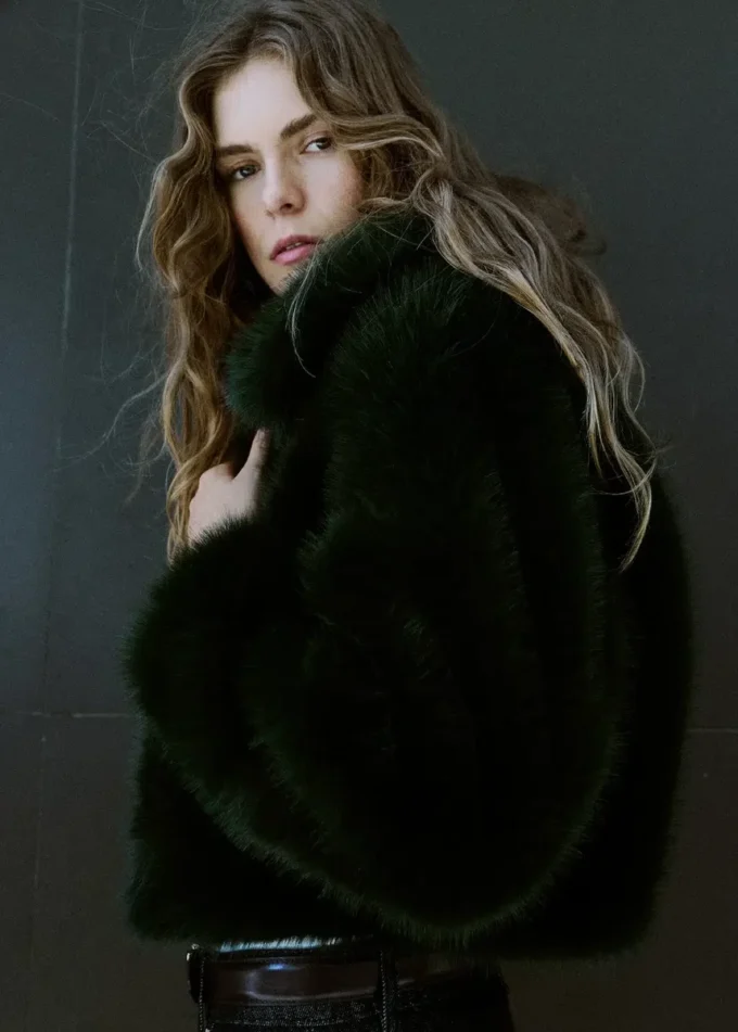 Krótka kurtka ze sztucznego futra Krótka kurtka ze sztucznego futra