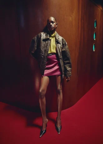 Krótka satynowa spódnica