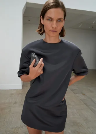 Krótka satynowa sukienka