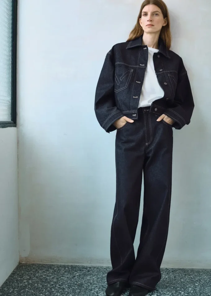 Kurtka dżinsowa z ozdobnymi szwami Kurtka dżinsowa z ozdobnymi szwami