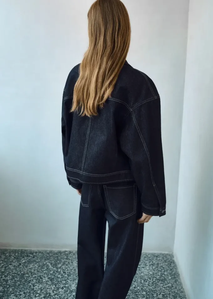 Kurtka dżinsowa z ozdobnymi szwami Kurtka dżinsowa z ozdobnymi szwami