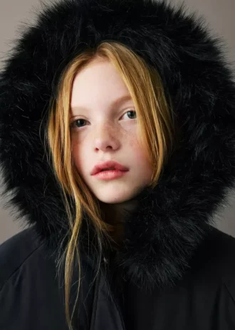 Kurtka z kapturem z efektem owczej skóry