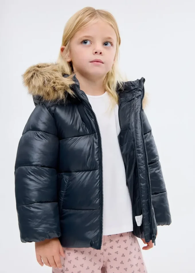 Kurtka z kapturem z efektem owczej skóry Kurtka z kapturem z efektem owczej skóry