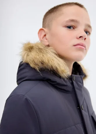 Kurtka z kapturem z efektem owczej skóry