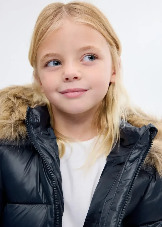 Kurtka z kapturem z efektem owczej skóry Kurtka z kapturem z efektem owczej skóry