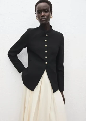 Kurtka z kołnierzem z paskiem z guzikami