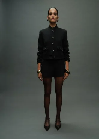 Kurtka z kołnierzem z paskiem z guzikami