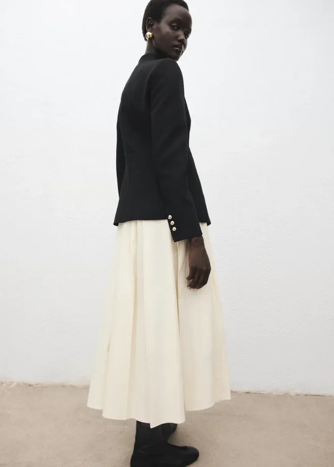 Kurtka z kołnierzem z paskiem z guzikami